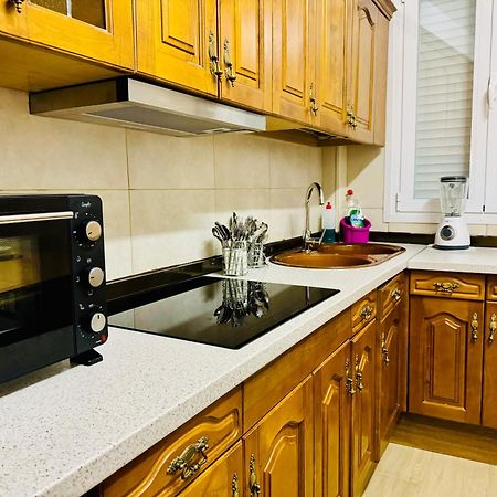 Appartamento Pisos Familiares Barajas Madrid Esterno foto