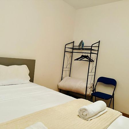 Appartamento Pisos Familiares Barajas Madrid Esterno foto
